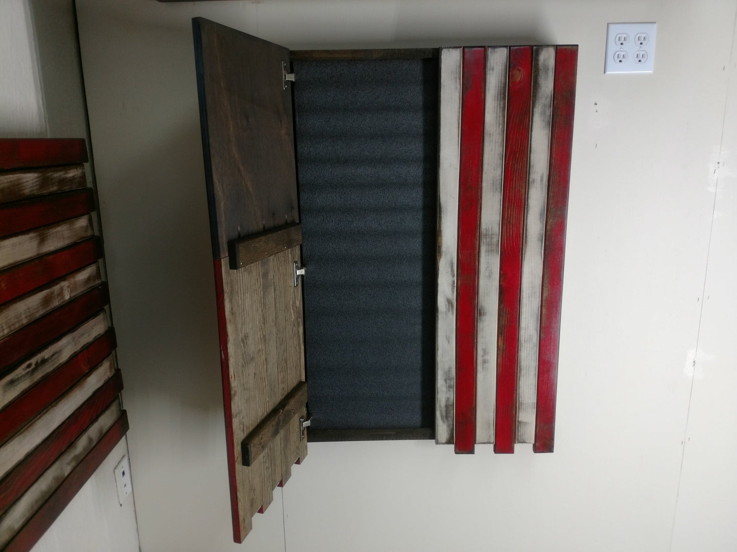 Large Vertical Hanging American Flag Gun Concealment Case